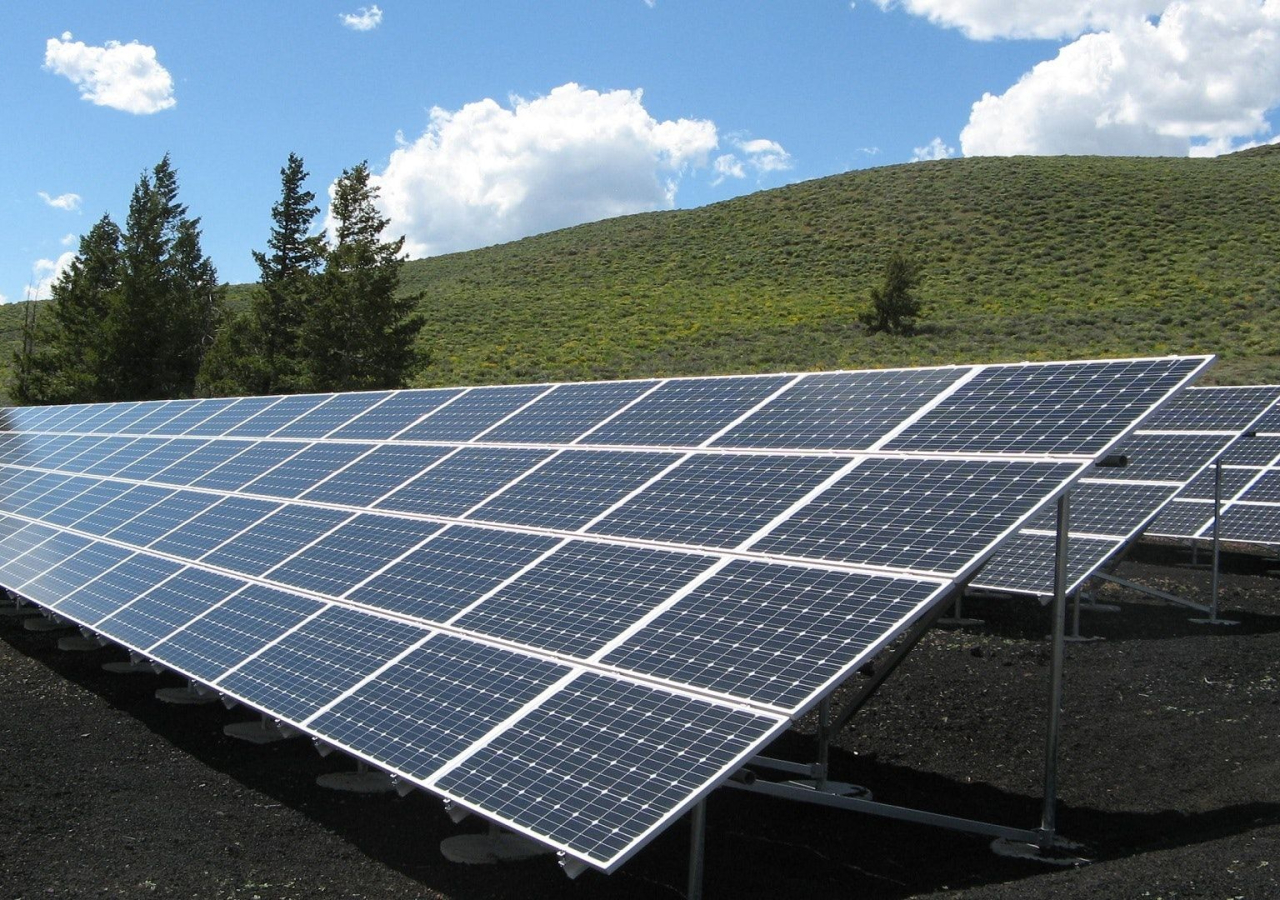 Dotace na komunální fotovoltaiku z Modernizačního fondu jsou otevřeny